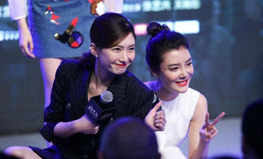 和江疏影同框顶着肉肉大鼻子,科技脸和原脸差距明显_身材_款式_优点