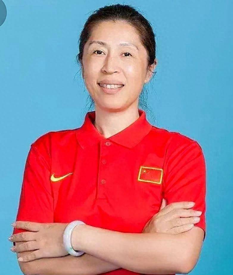 主帅郑薇诠释我们女篮精神_篮球_比赛_队伍