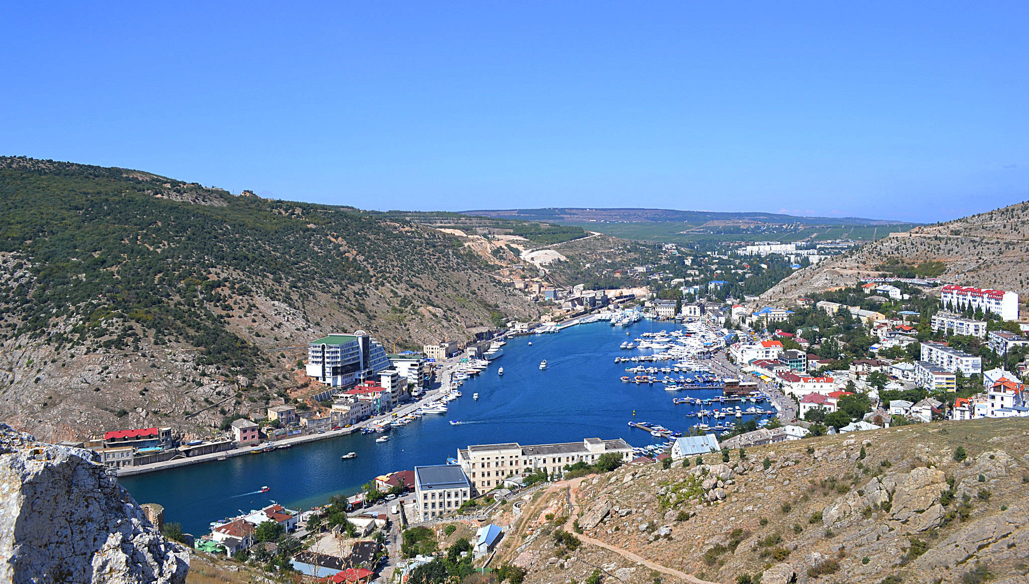 特别是在修建了刻赤海峡大桥之后,俄罗斯更是加强了本土与克里米亚