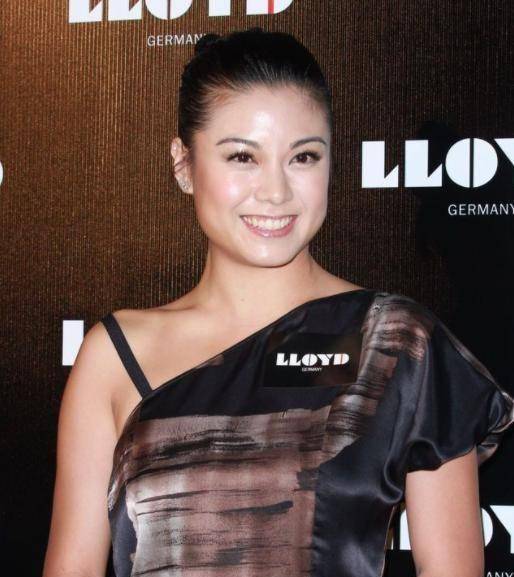 她是国际选美冠军,扬言40岁前生7个小孩,如今42岁仍未婚_廖碧儿