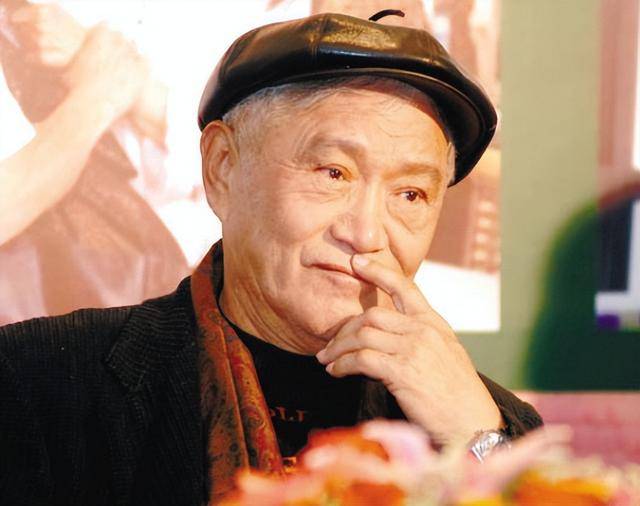 虽然牛犇与谢添的师徒缘分仅有两年,却带来了太多美好的回忆.