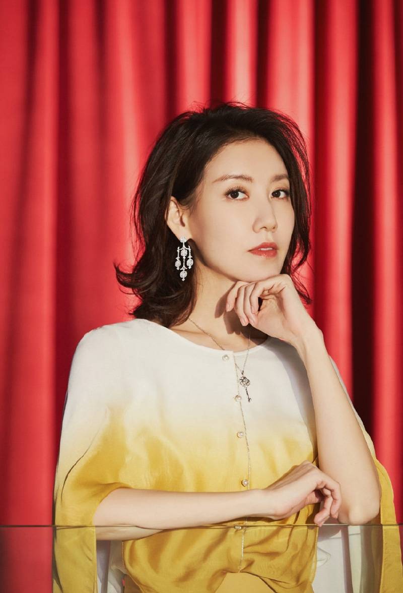 酷似高圆圆,拒绝苏有朋,巅峰时隐婚生子,后又凭"恶妾"翻红_高露_小