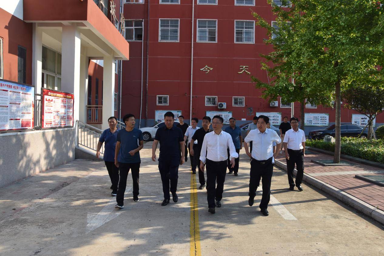 华龙区委副书记,区长梅兴秦带队 调研全区学校教育工作