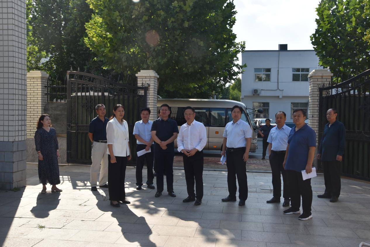 华龙区委副书记,区长梅兴秦带队 调研全区学校教育工作