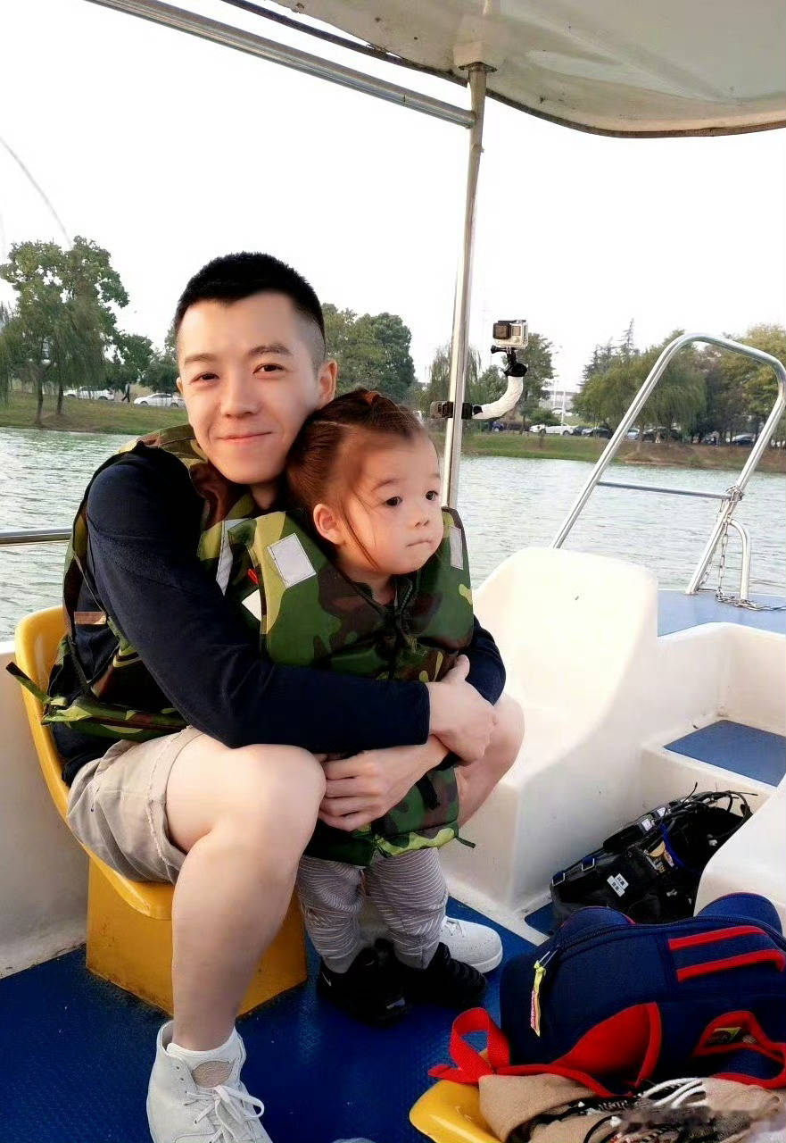 王栎鑫的儿子和女儿图片