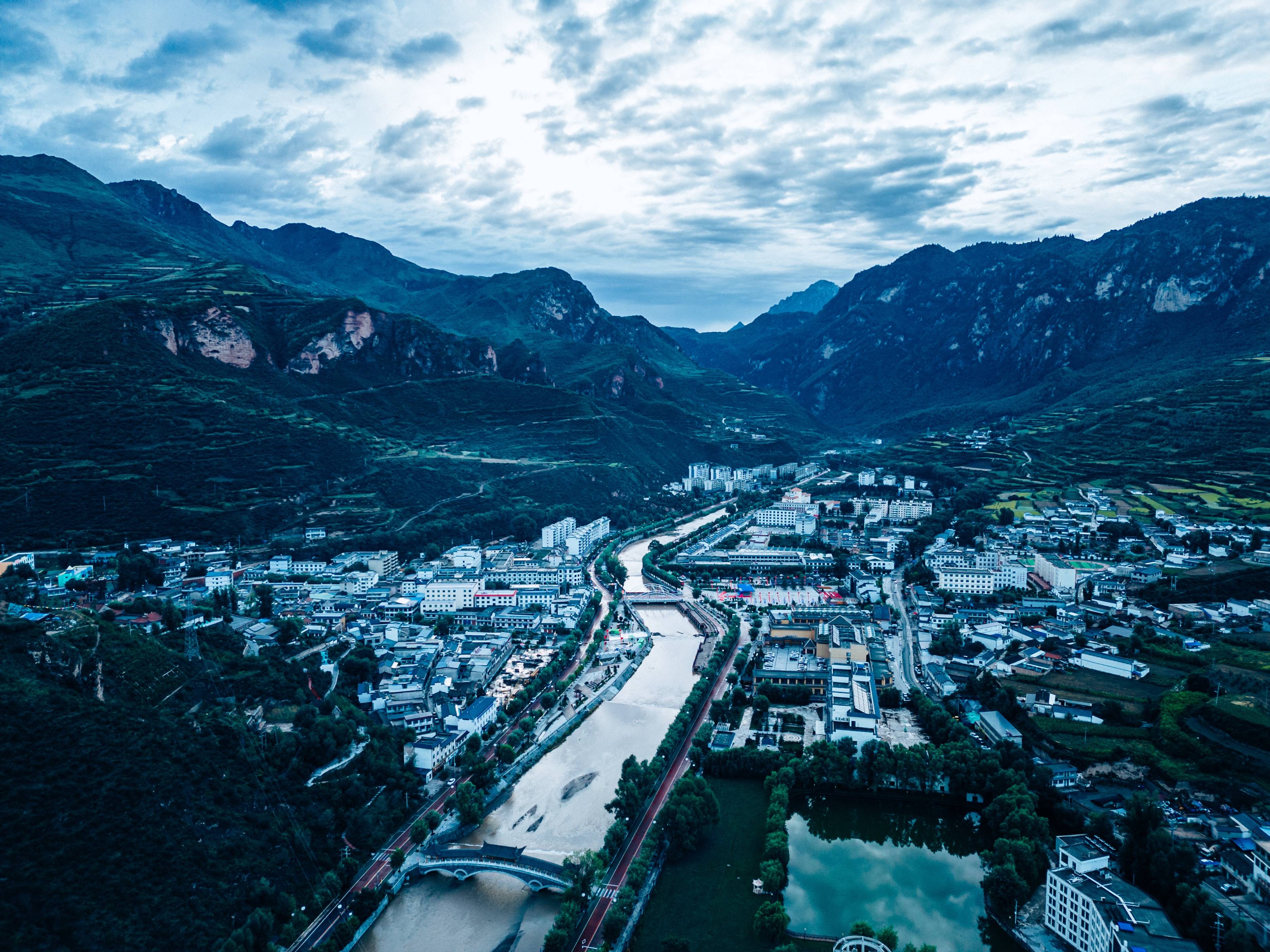 冶力关:群山包围的人间秘境,流水叮叮咚咚带出节奏