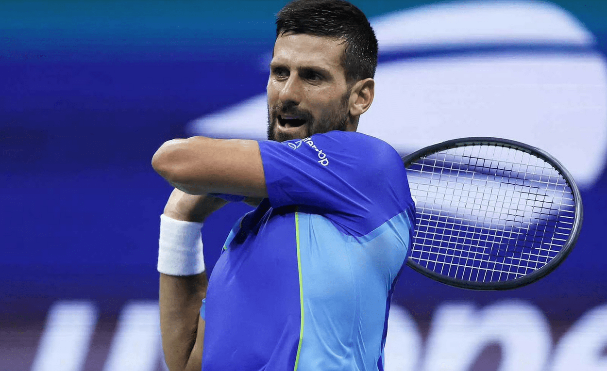 又一个3-0,德约科维奇眼神霸气,砍瓜切菜挺进32强,送两根油条_米拉