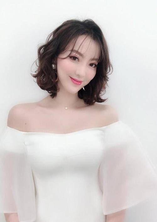 安徽台一姐余声晒娃,嫁富豪生活幸福,老公侧颜帅气被指像明星_魏鹏_小