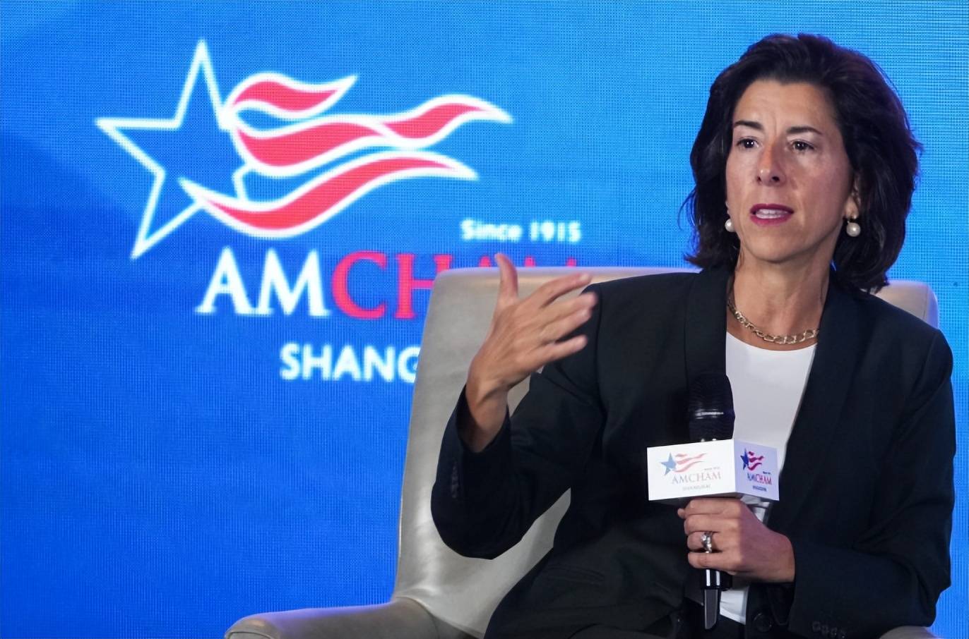 雷蒙多前脚刚走，中国的反制就到，我国防部也对美亮明底线_搜狐网