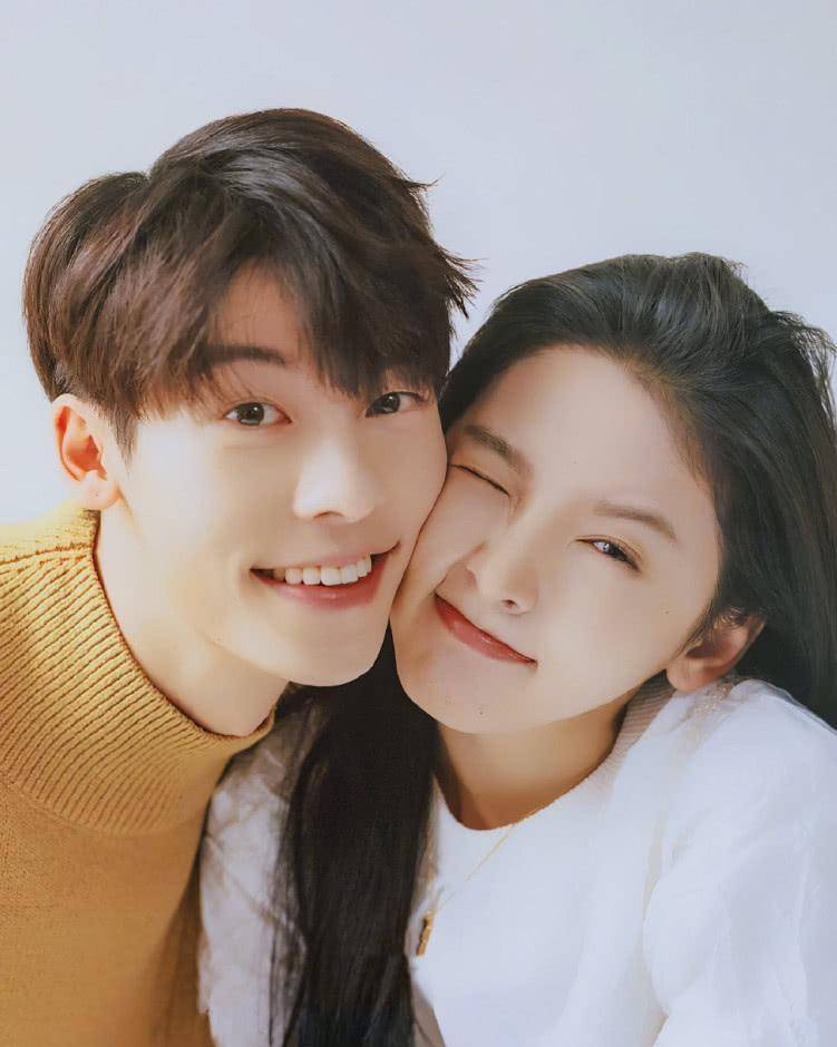 这部电影中的许光汉饰演的是一个较为悲情的角色,他和深爱多年的女友