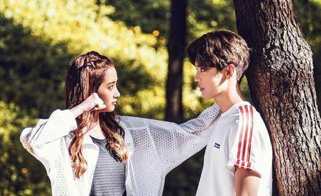 鹿晗和于嘉萌泡吧到天亮被拍,工作室回应亮了_关晓彤_酒吧_美女