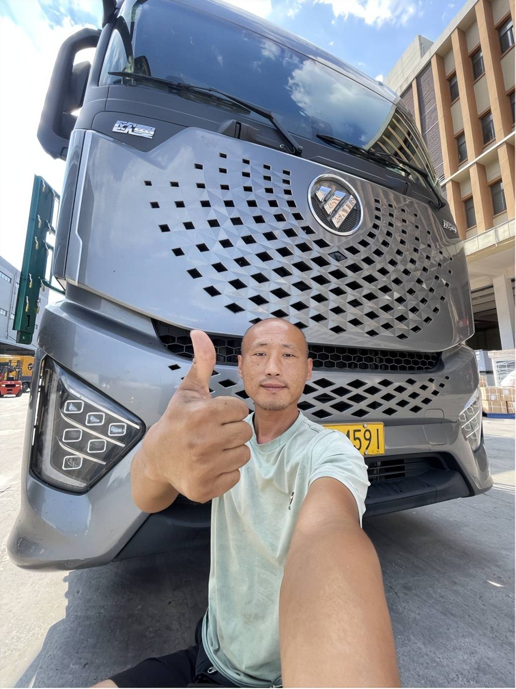 逐梦者任海深 11年三台欧曼重卡携手同进,铸就辉煌征途_运输_银河