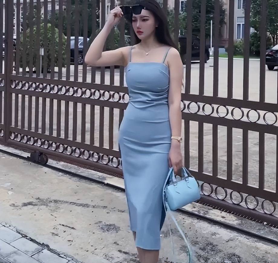 曝全球小姐被骗柬埔寨,穿吊带身材丰腴有少妇感,铁门疑有3米高_甜甜圈