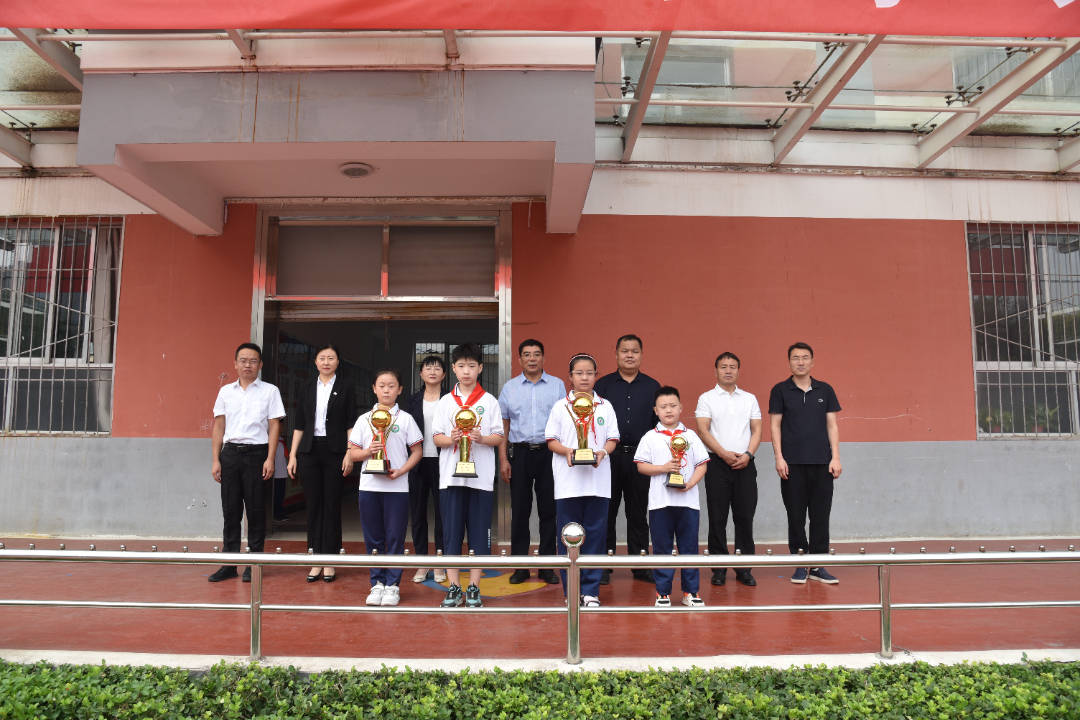 忻州市七一路小学举行开学典礼暨第一次升旗仪式_师生_国旗_学期