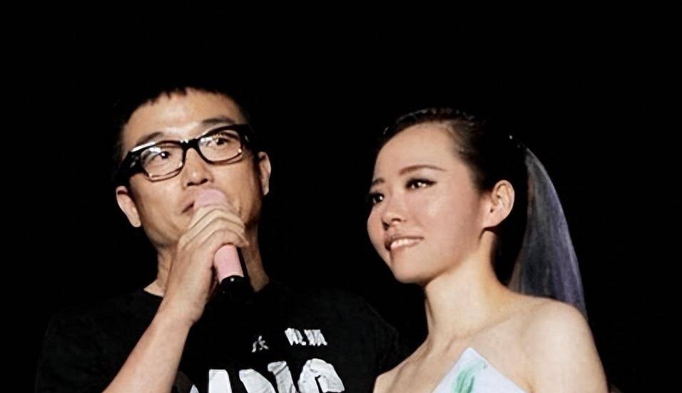 张靓颖疑似为爱情戴"乳环",被骗钱骗色15年,被母亲当情妇_冯轲_比赛