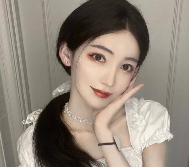 李由:宣布变形成功,韩安然前男友变身姐妹,现与任豪纠缠不清_女孩子