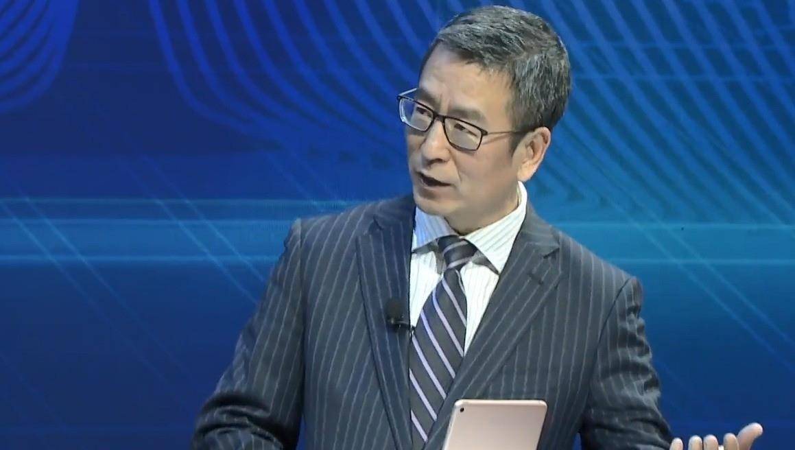 央视一哥白岩松:被病痛折磨暴瘦50斤,只睡3个小时,数次想轻生_妻子