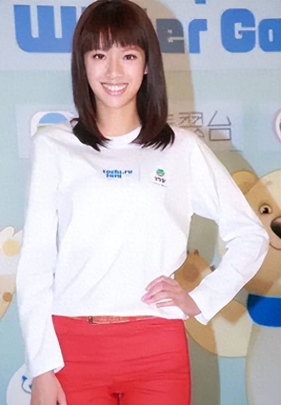 出道10年,爆出10多段恋情,被誉为"tvb发电机"蔡思贝的成名史_绯闻