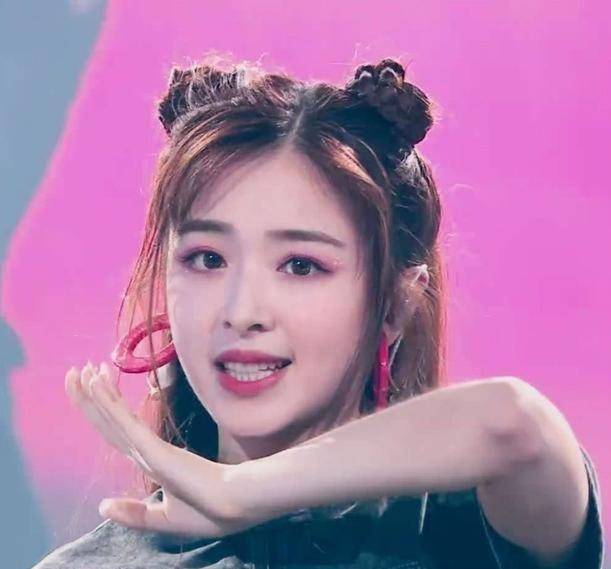 女声》,唱功不输张含韵,却在人气最红的时候退圈_孙一卜_事业_节目