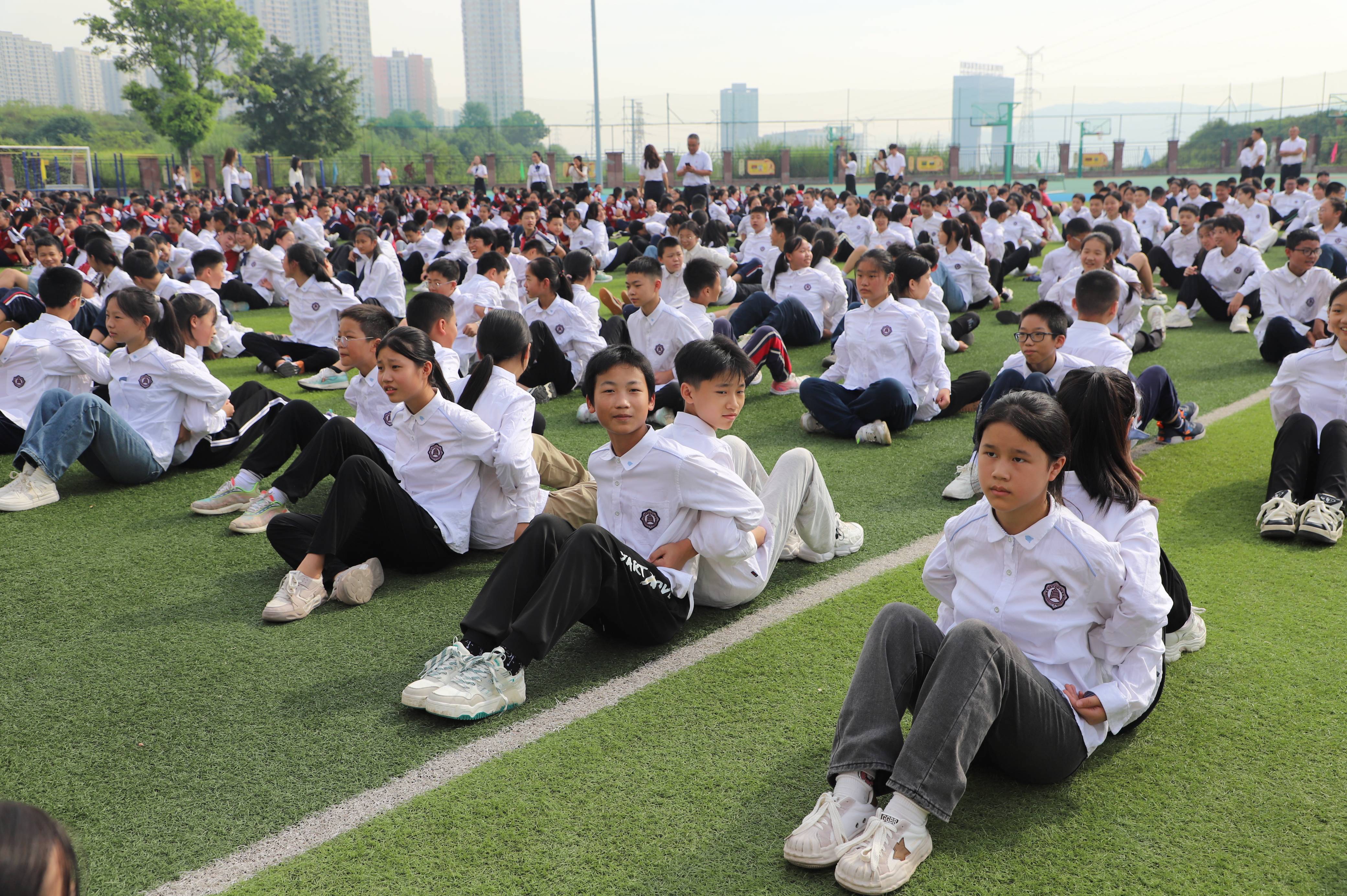 学习二十大 奋斗启新篇——重庆大学城第四中学校2023年秋季开学