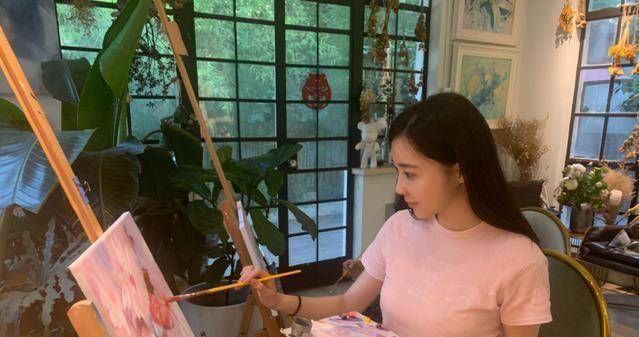 照辟谣怀孕,高调秀婚戒,婚后月生活费六位数起步_潘玮柏_天王_方媛