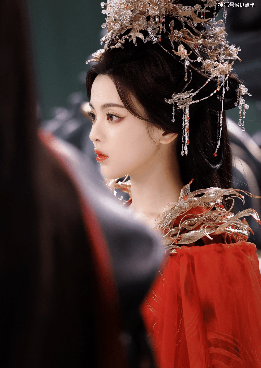 "锦鲤"杨超越的困局:寄予厚望的《七时吉祥》,没爆是有原因的_身份