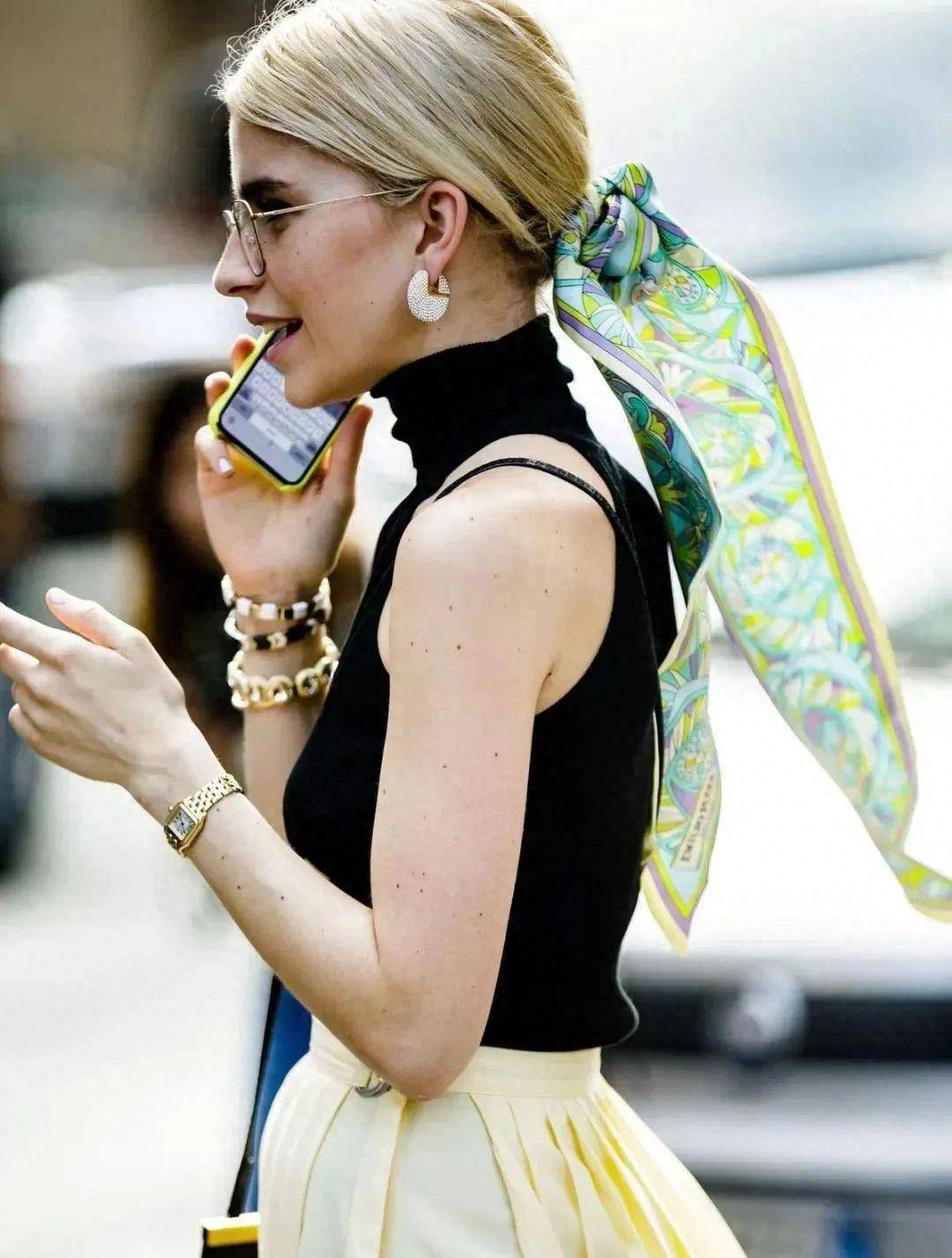 这个春天丝巾的4种通用系法,让你的身体充满浪漫之美_衣服_配饰_脖子