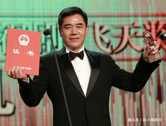 陈宝国一家三口同框!