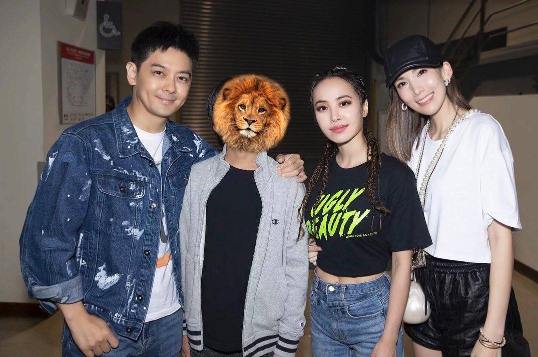 林志颖,陈若仪,蔡依林合影.林志玲和有着"小林志玲"称号的陈若仪合影.