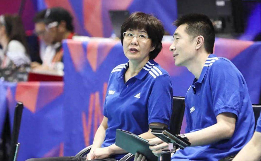 22时,郎平回应,6字表态强硬,排协该行动了_中国女排_有关_排球