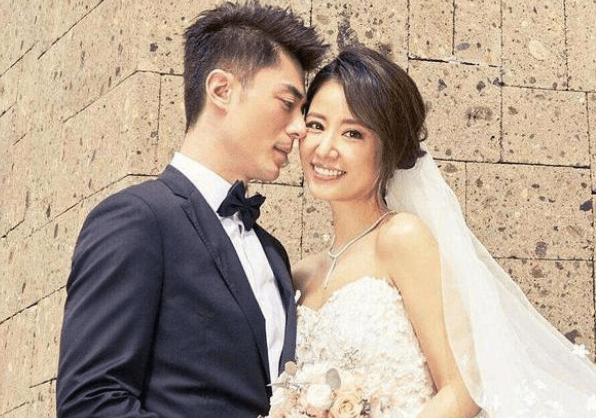 45岁林心如盛装出席活动!