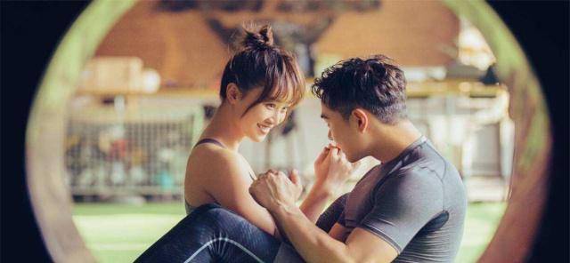 他是童星出道,在高中时期红极一时,如今女朋友的名气比他大得多_曹骏