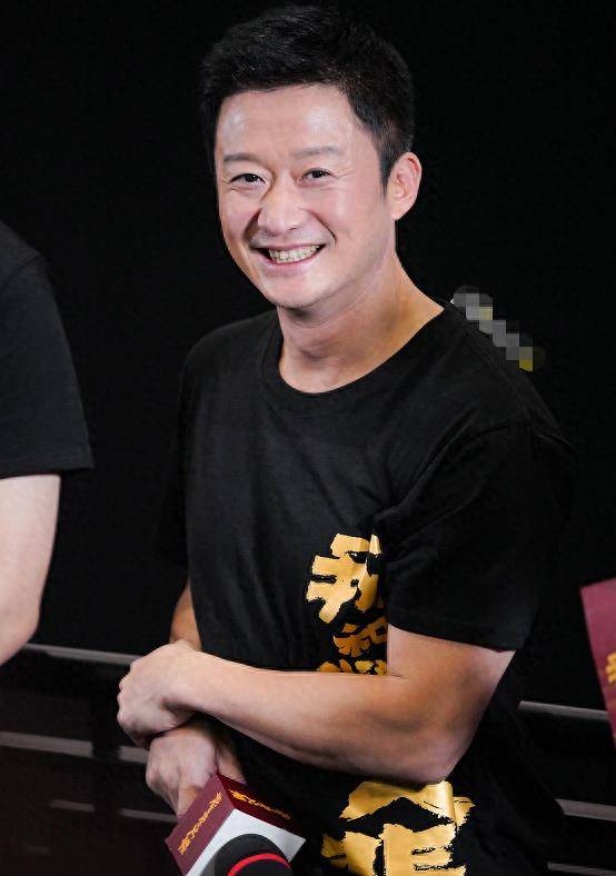 从《战狼》火了之后,吴京接连拍摄参与的几部电影票房都非常高,大众也