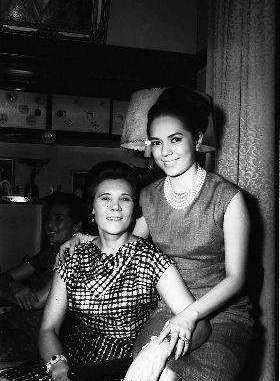 蒋方良在台北病逝,因蒋孝章体弱,已经无法返台奔丧,俞扬和代替妻子回