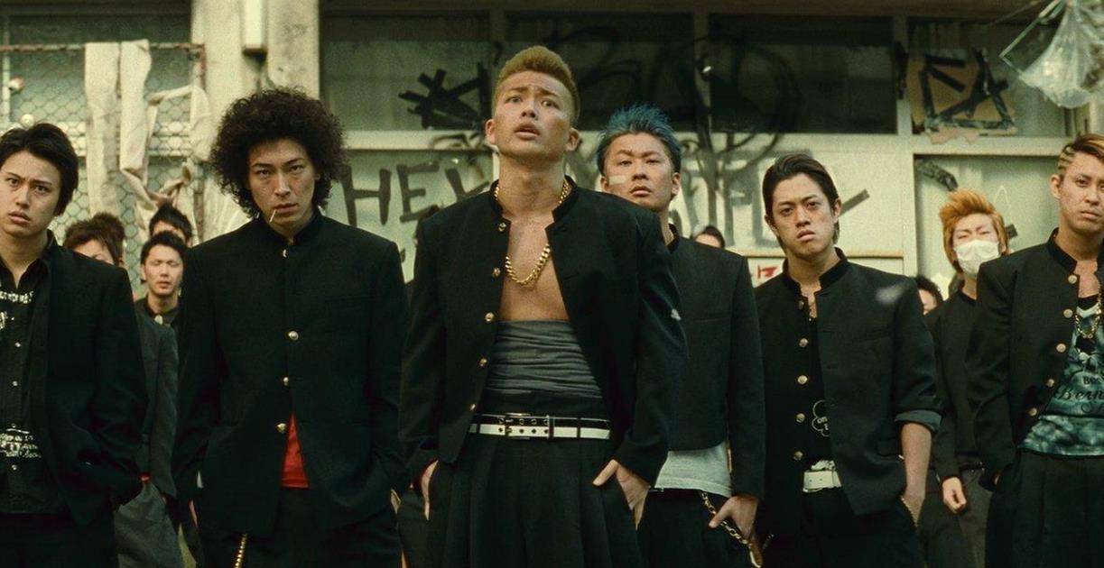 看看小栗旬的高分日本电影《热血高校》就知道了,他们平日里在的学校