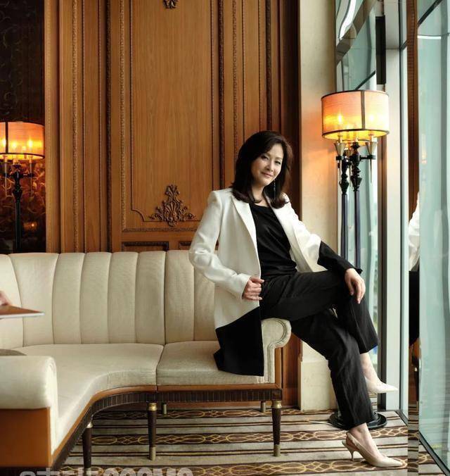 《放学后》里采访了好姐妹宣萱,胡杏儿▎所以,关于陈慧珊的真实近况