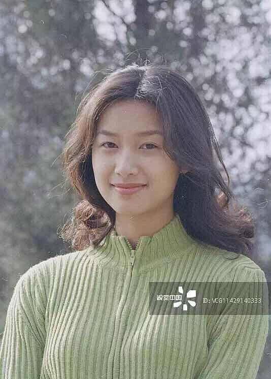 就是牙齿有点黄,周迅短发红唇风情万种_中国_视觉_陶虹