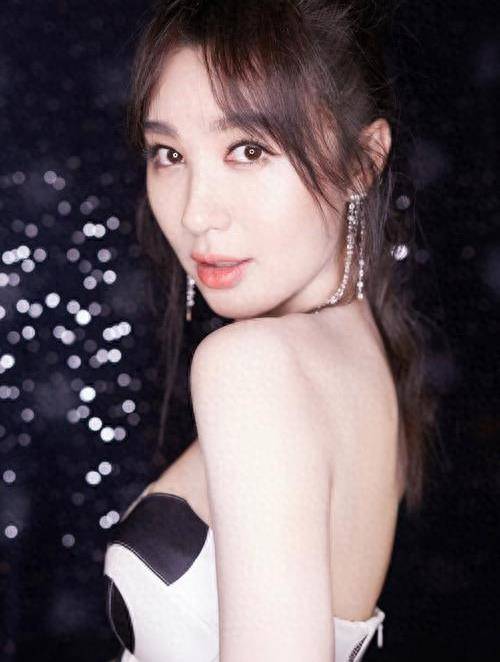 35岁李菲儿,天使脸蛋魔鬼身材时尚火辣!_女神_魅力_剧中