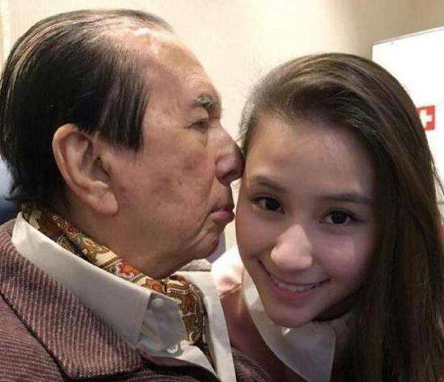 何超莲高调秀甜蜜吻照,呼窦骁为"夫"引猜疑_家产_何鸿燊_子女