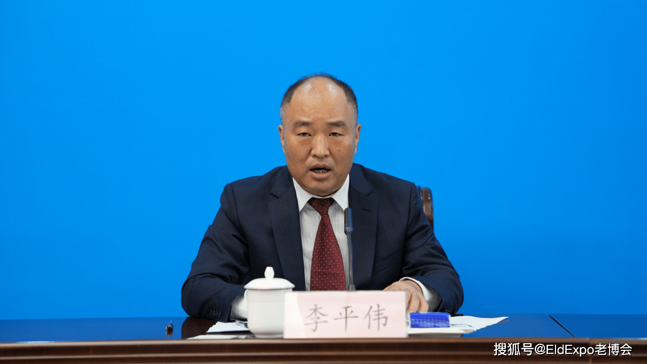 发布会由西安市民政局局长李平伟主持.