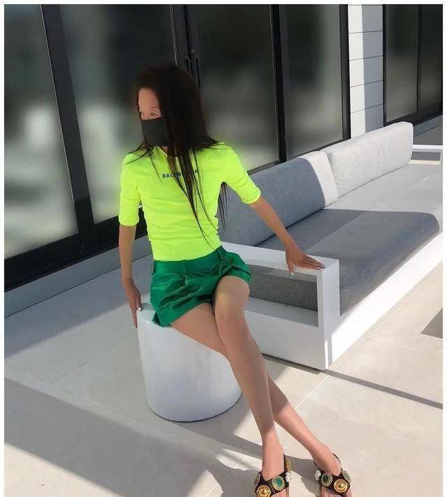 有网友认为,如果王薇薇把保养自己身材去保养好自己的