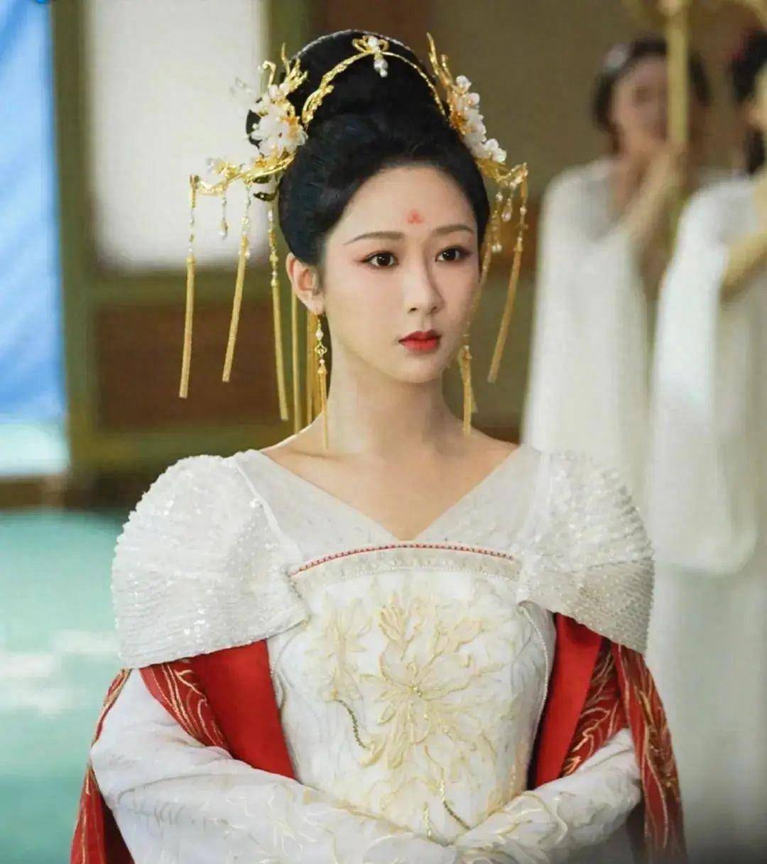 杨紫的母亲身份曝光,居然是我们我熟悉的她,难怪杨紫能大火_马海燕