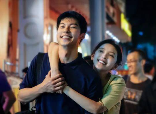 《秘密访客》高开低走,票房不如你的婚礼,张子枫荣梓杉大材小用_弟弟