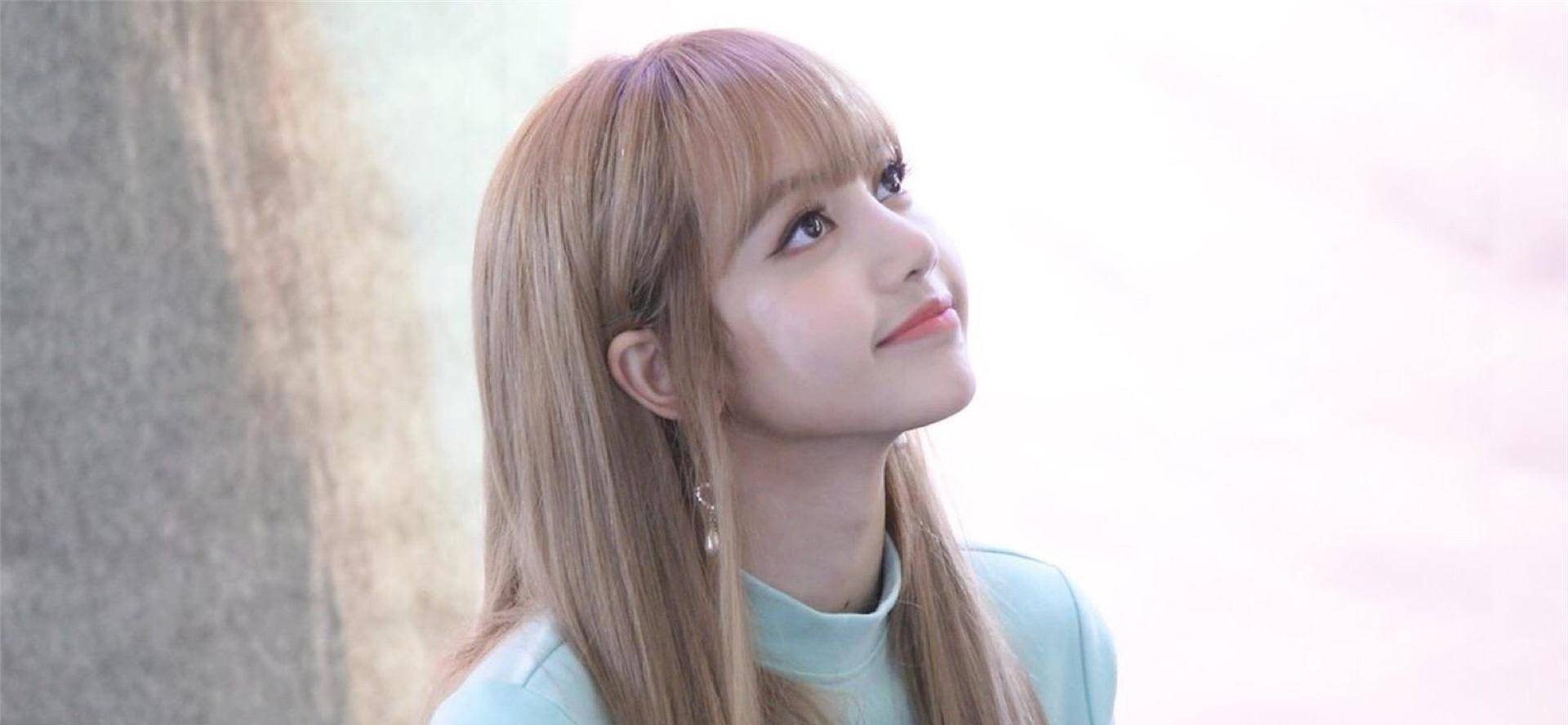 重庆"高颜值"老师撞脸lisa,高情商回应获关注,比招生简章有用_流量