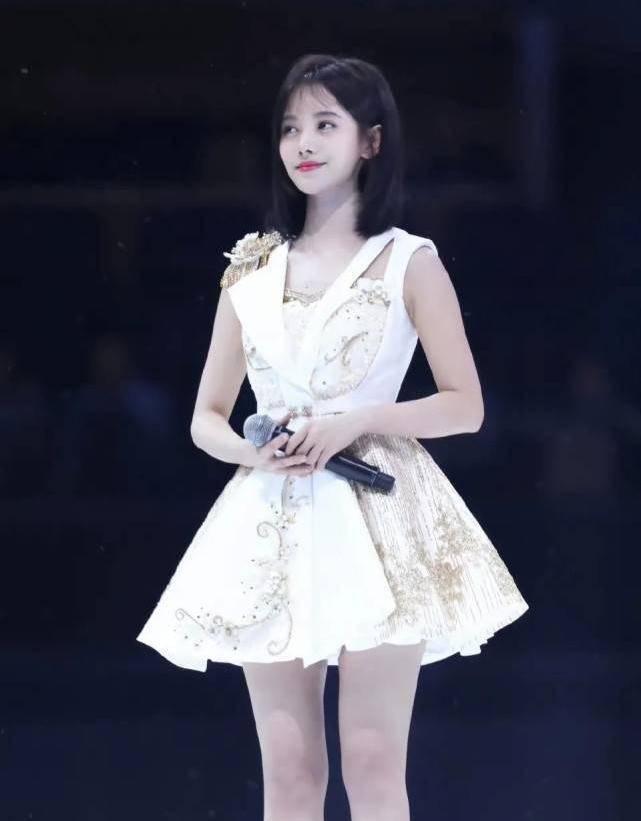 鞠婧祎参加林思意的毕业公演,曾经辉煌的n队成员,如今各奔东西_易嘉