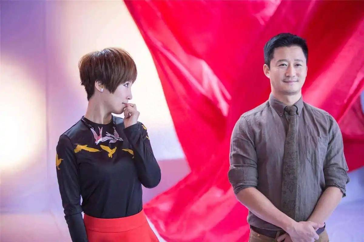 吴京"情人"一炮而红,脱下军装美到离谱,怪不得谢楠彻夜难眠_侯梦莎