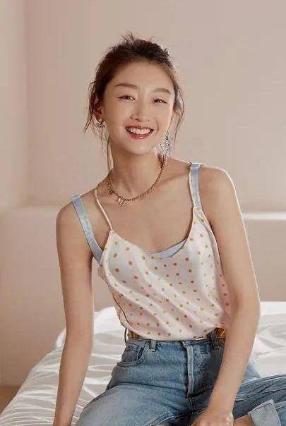 她"身材一般",却能代言内衣品牌,谁敢不满意?_王菲_周冬雨_女性