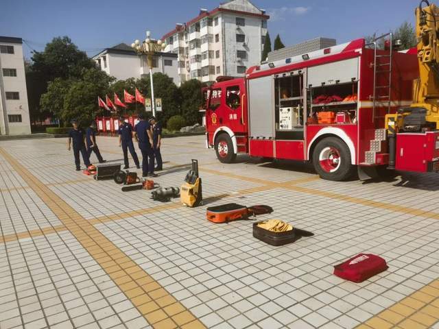 闻喜中学高一新生国防教育系列活动_军训_师生_我校