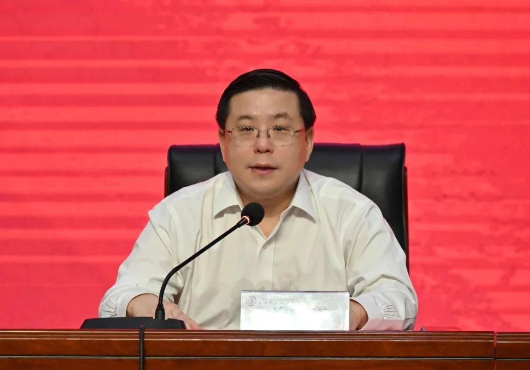 副市长陈博代表市委市政府向新任职的领导干部表示衷心的祝贺!