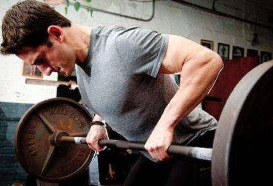 手肘的位置才是关键,因为它能决定肩伸的幅度,从而影响到背阔肌收缩